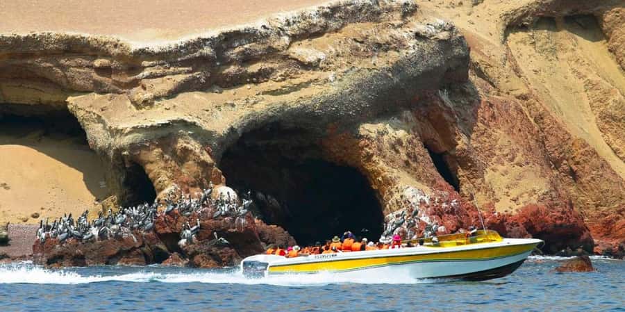 Paracas: Ballestas Islands Boat tour - Islas Ballestas - Reaching the Ballestas Islands by boat