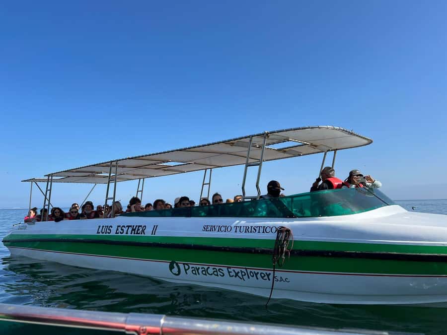 Paracas: Ballestas Islands Guided Boat Tour - Leaving Paracas Bay by speedboat