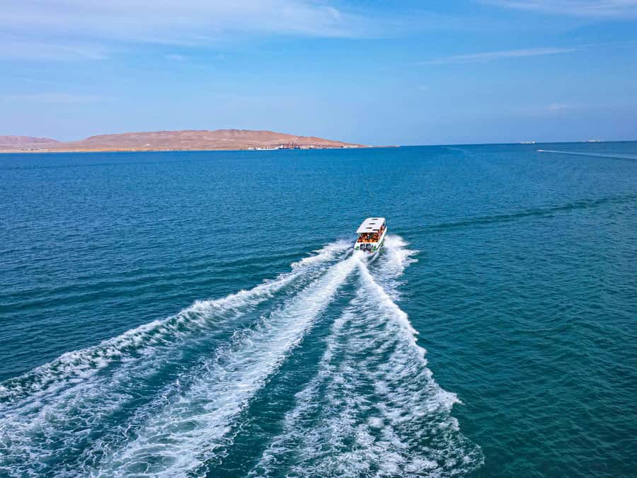 Paracas: Ballestas Islands Guided Boat Tour - Reaching the Ballestas Islands