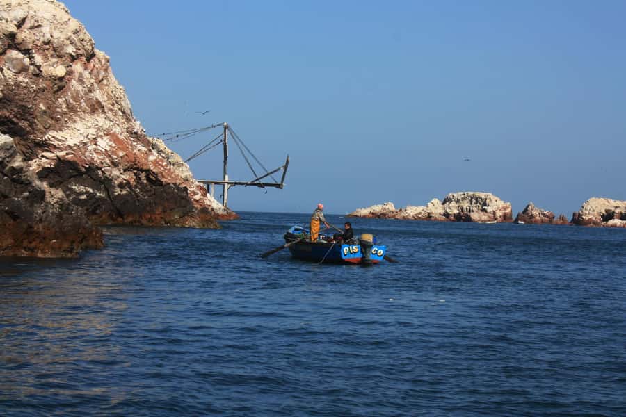 Paracas: speedboat BALLESTAS ISLANDS TOUR - El Candelabro, a 170-meter coastal mystery