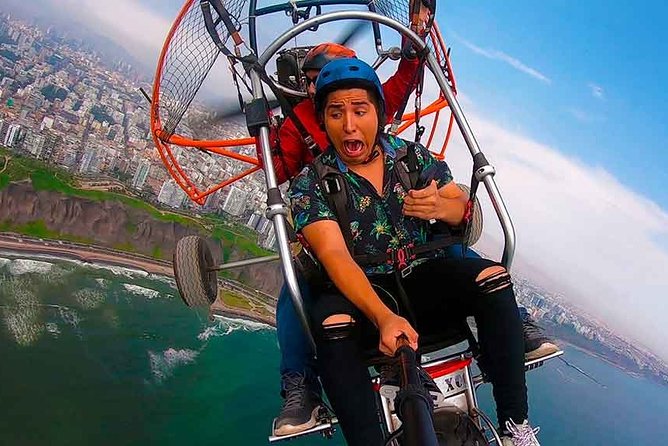 Paragliding in Lima - Costa Verde - Arriving at Condor Xtreme in Magdalena
