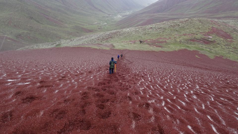 Peru: Rainbow Mountain and Red Valley View Point Tour - Returning to the van and stopping for lunch