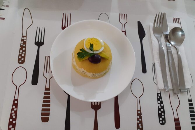 Peruvian Cooking Class in arequipa - Starting with a passion fruit Pisco Sour