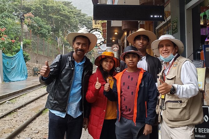 Private Professional Guide in Machu Picchu from Aguas Calientes - Communication before the visit