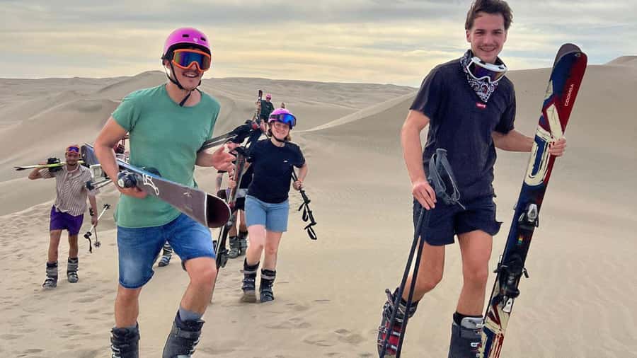 Pro Sanboarding or skiing in Huacachina from Lima - Day trip - The guide and group experience
