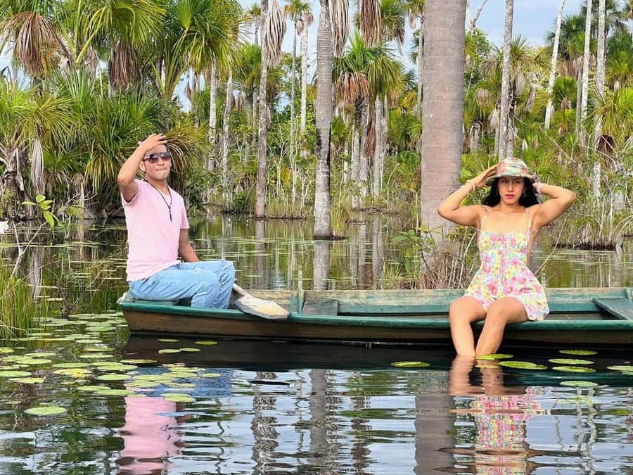 Puerto Maldonado: Lake Yacumama sunset and piranha fishing - Searching for caimans around the lake