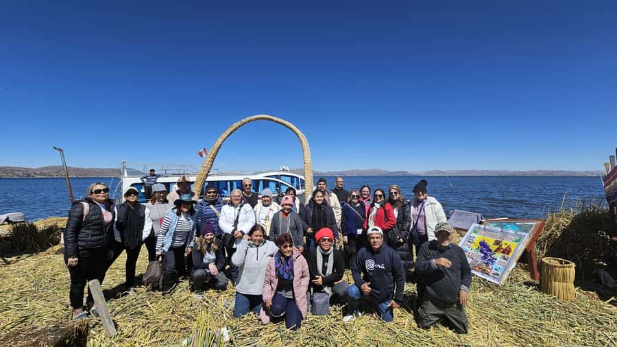Puno: 3-hour trip to the floating Uros Islands - Leaving Puno by tourist boat