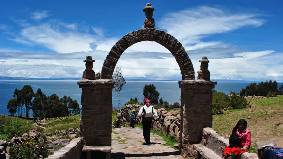 Puno: Lake Titicaca, Uros, and Taquile Full-Day Tour - Leaving Puno for the open water