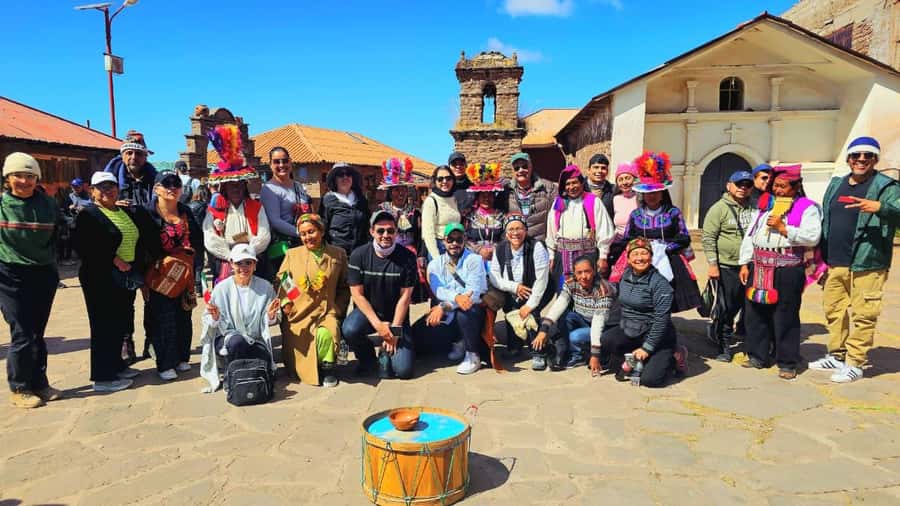 Puno: Uros and Taquile Speed-Boat Tour (Full Day) + VR - Uros and the floating totora islands