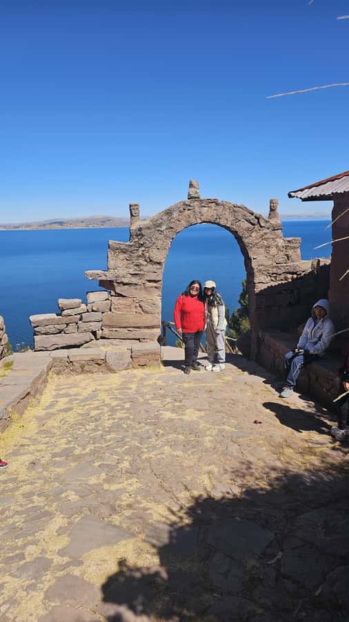 Puno: Uros and Taquile Speed-Boat Tour (Full Day) + VR - The guide and group size