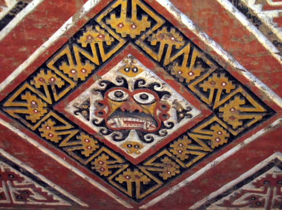 Pyramids of the Sun and the Moon, Huanchaco and Chan Chan - Huaca del Arco Iris and its adobe dragons