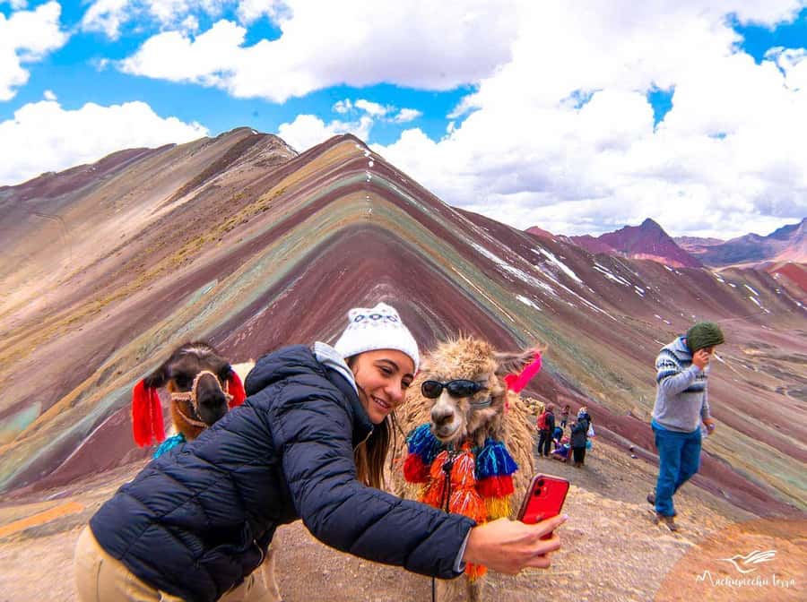 Rainbow mountain horseback riding tour + Buffet Lunch - The 4:00 am pickup and the road to Cusipata