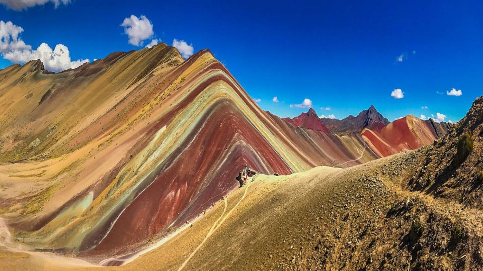 Rainbow Mountain tour and Machu Picchu tour by train - The value of small-group logistics