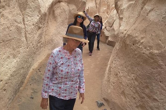 Route of the Sillar and Petroglyphs of Culebrillas - The guide and group experience