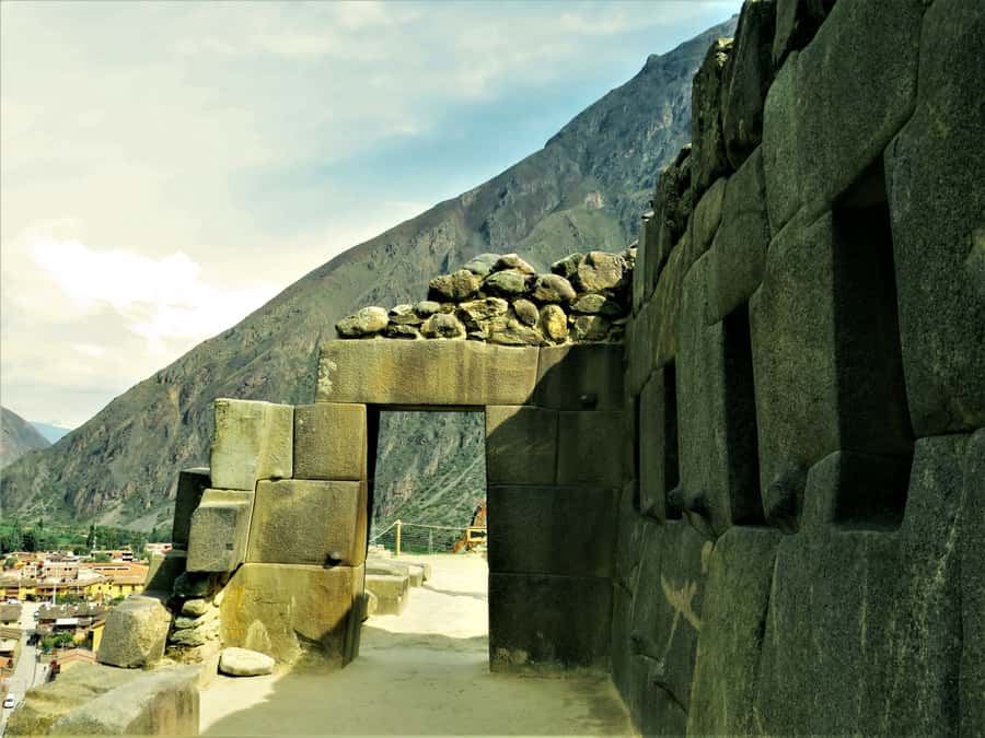 Sacred Valley & Machu Picchu by Train: 2-Day, 1-Night Tour - From Cusco to the alpaca and textile center