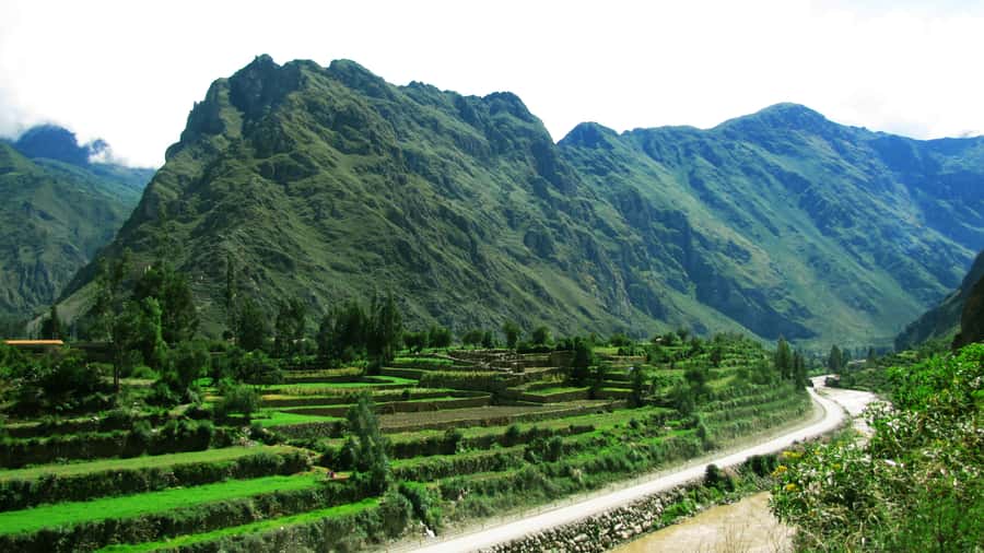 Sacred Valley & Machu Picchu by Train: 2-Day, 1-Night Tour - Taray viewpoint and the Sacred Valley below