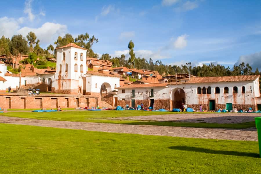 Sacred Valley: Ollantaytambo, Chinchero And Yucay With Lunch - The guide and the feel of the day