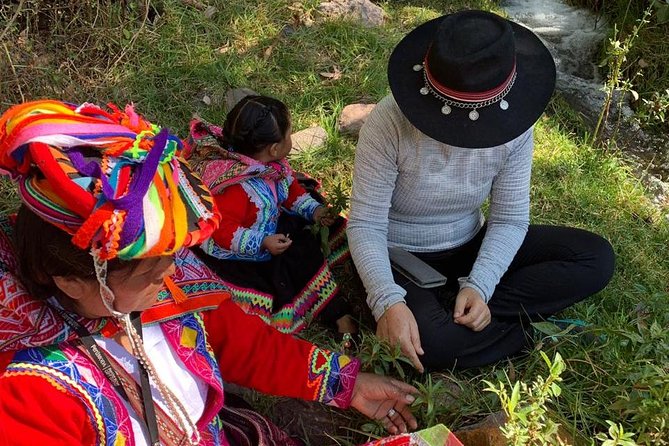 Sacred Valley Textile Workshop – Dyeing & Weaving in Cusco - Lunch, conversation, and a slower pace