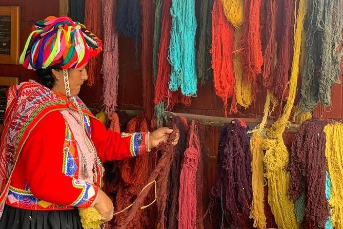 Sacred Valley Textile Workshop – Dyeing & Weaving in Cusco - Learning the backstrap loom