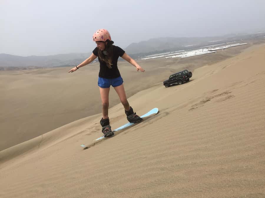 Sandbording in Lima - The 1.5-hour ride in a vintage Toyota Land Cruiser
