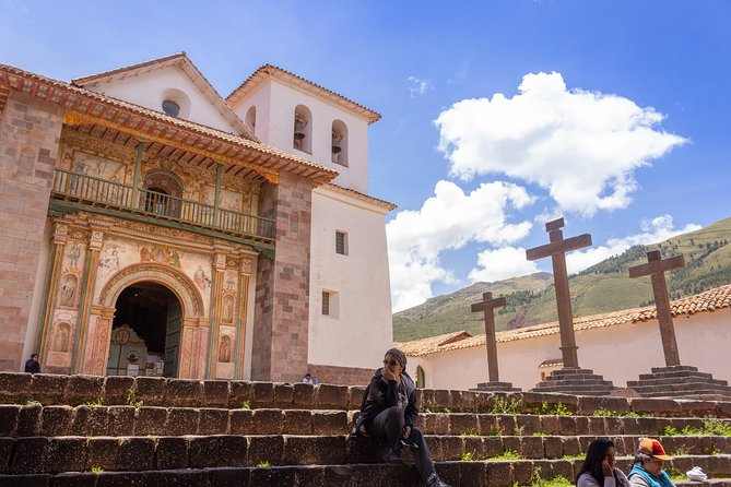 Sightseeing Bus Tour from Cusco to Puno with Buffet Lunch - Raqchi and the enormous Temple of Wiracocha