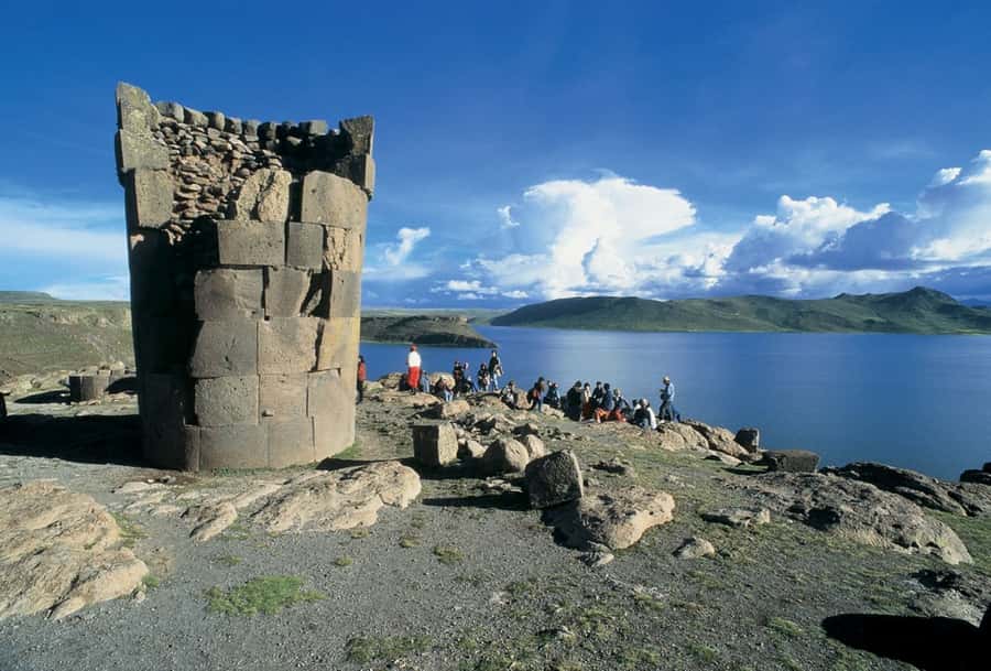 Sillustani: Chullpas de Sillustani Afternoon Half-Day Tour - First look at the chullpas
