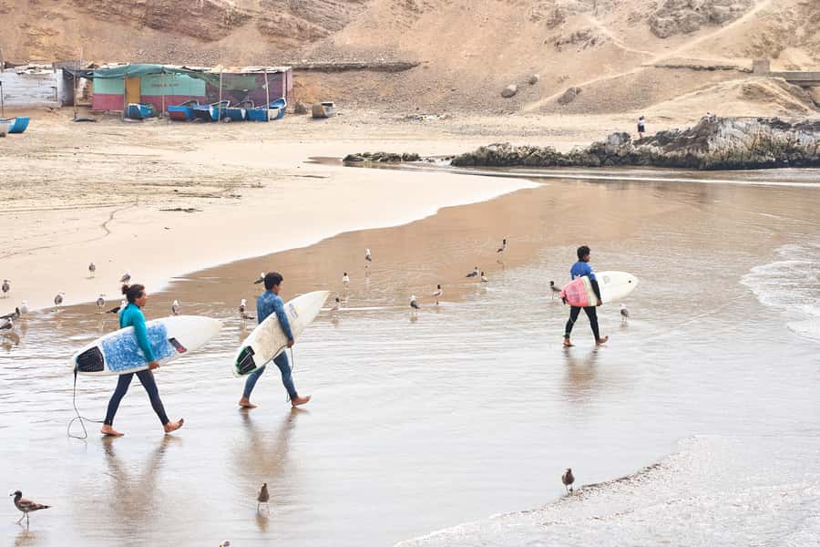 Surfing experience in Lima - Meeting your instructor at Miraflores Beach