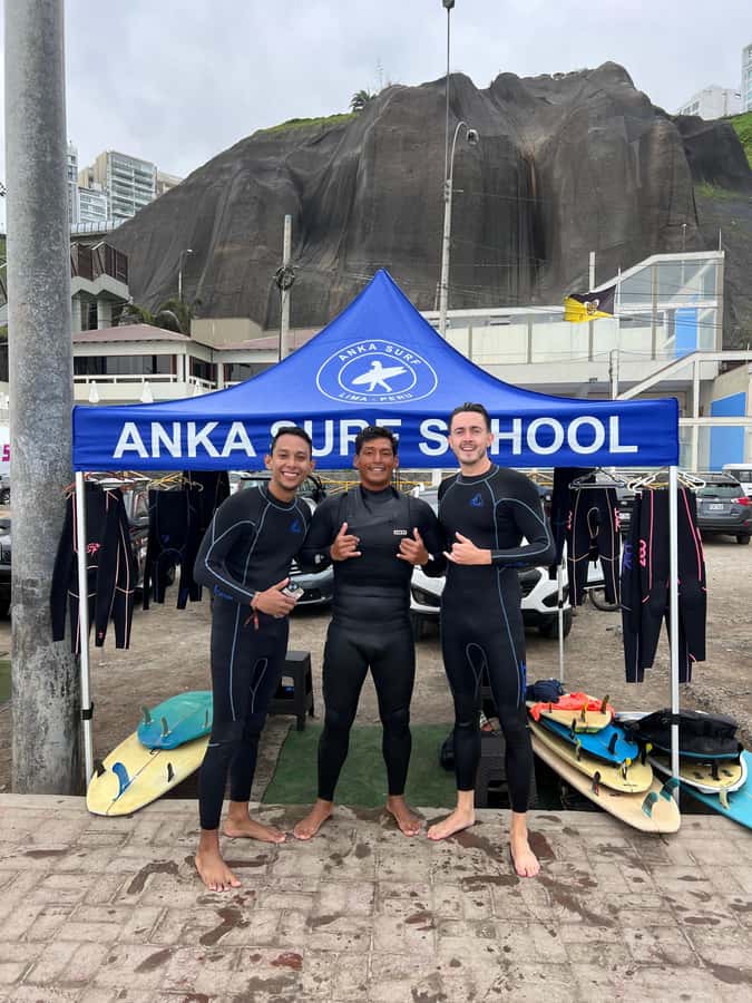 Surfing experience in Lima - The first 90 minutes, from sand to water