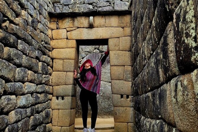 Tour de Día Completo a Machu Picchu - Communication and coordination during a long day