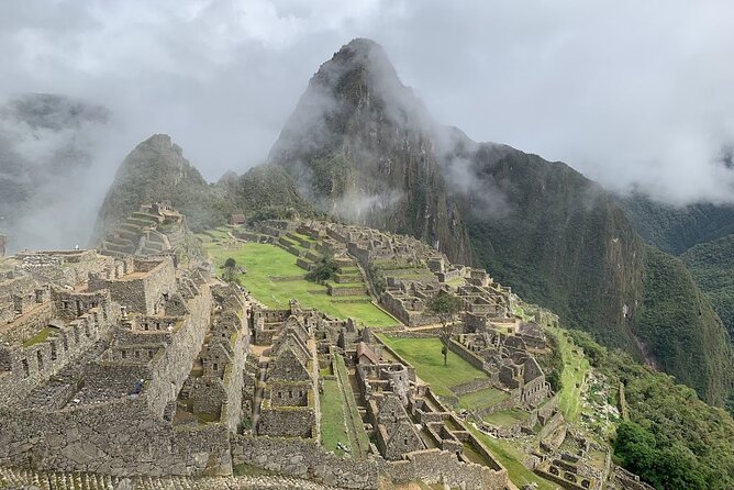 Tour de Día Completo a Machu Picchu - The early road to Ollantaytambo