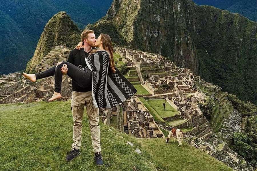Tour guide in Machu Picchu on Route 2 - What makes this Route 2 tour worth considering