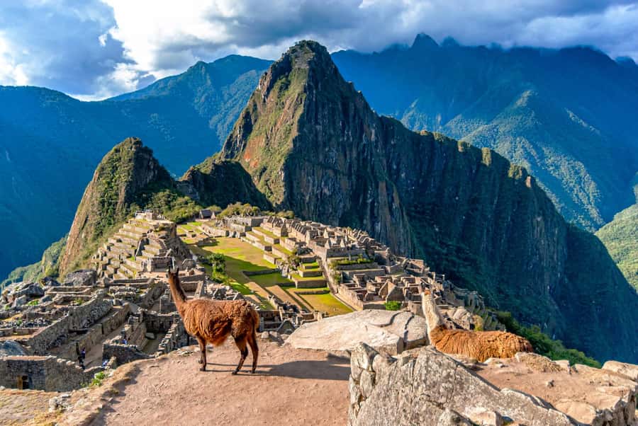 Tour Machu Picchu + Mountain of Huayna Picchu 2 days - Aguas Calientes at 2:50 p.m.