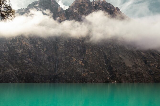 Trekking to Laguna 69 - Guide service and the English question