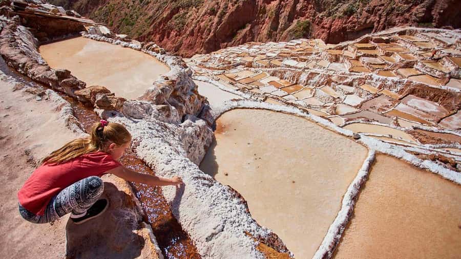 Valle Sagrado:Chinchero, Moray, Maras, Ollantaytambo y Pisac - Maras reveals how salt is made