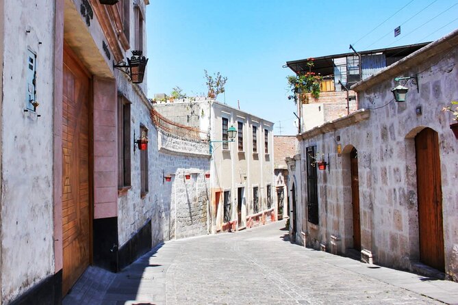 Walking City tour including the Monastery of Santa Catalina - San Camilo Market: Arequipa before the monuments