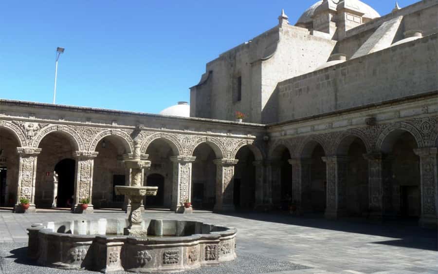Walking tour in the Historic Center of Arequipa - Key Points Before You Book