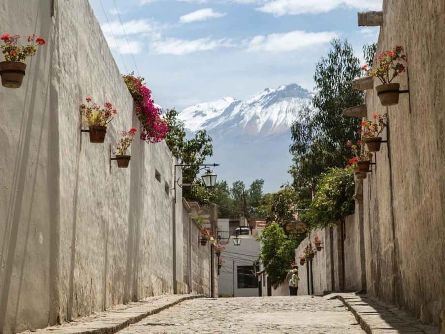 Walking tour in the Historic Center of Arequipa - El Puente Grau and Three Volcano Views