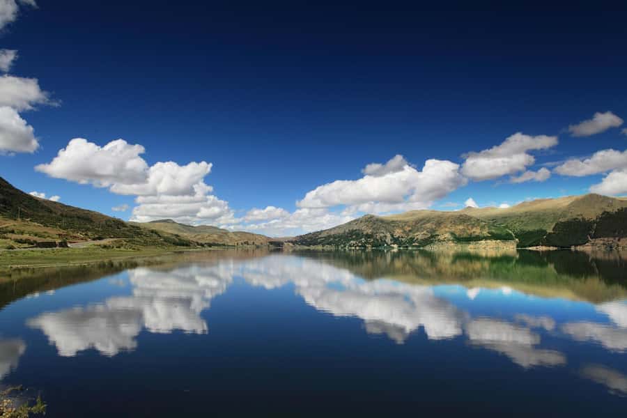 "Waqra Pucara, The Majestic Fortress Revealing Secrets of the Andes". - Breakfast in Acomayo and the road beside Pomacanchi Lagoon